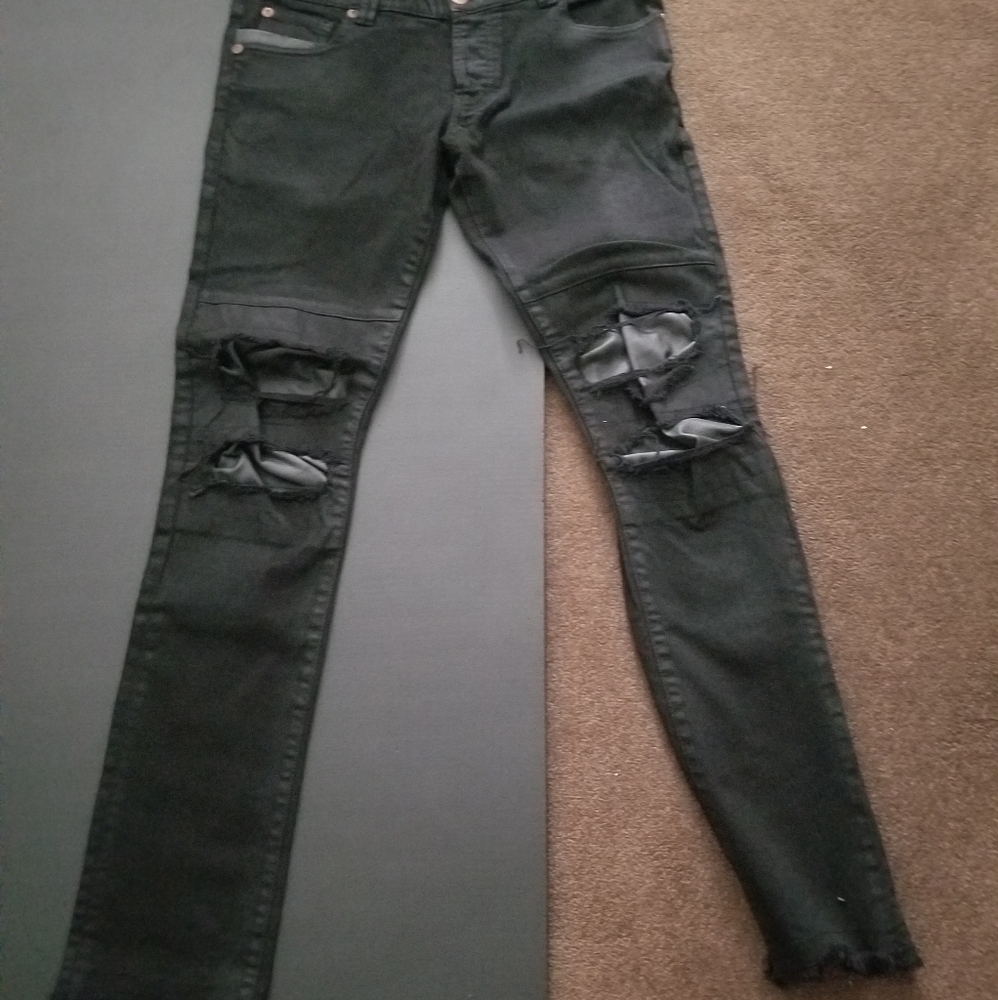 ZARA man black distressed jeans. W34 L32.